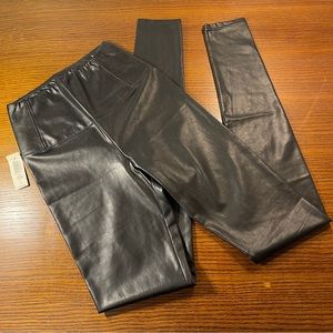 NWT | Aritzia | Wilfred Free Daria Legging
